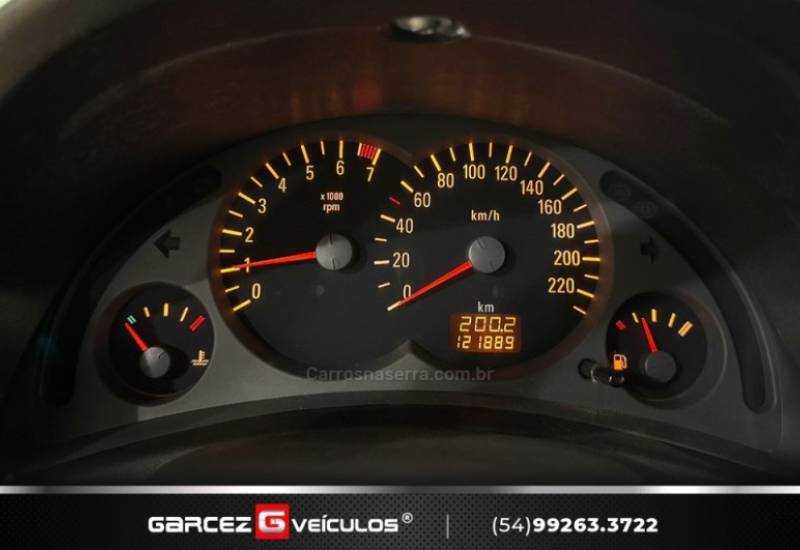 CHEVROLET - CORSA - 2003/2004 - Vermelha - R$ 23.900,00