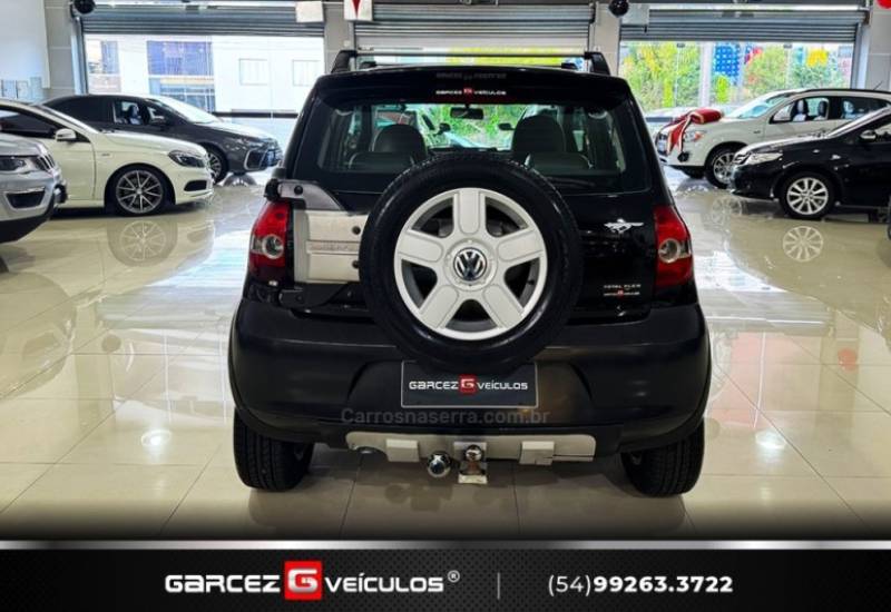 VOLKSWAGEN - CROSSFOX - 2005/2006 - Preta - R$ 32.900,00
