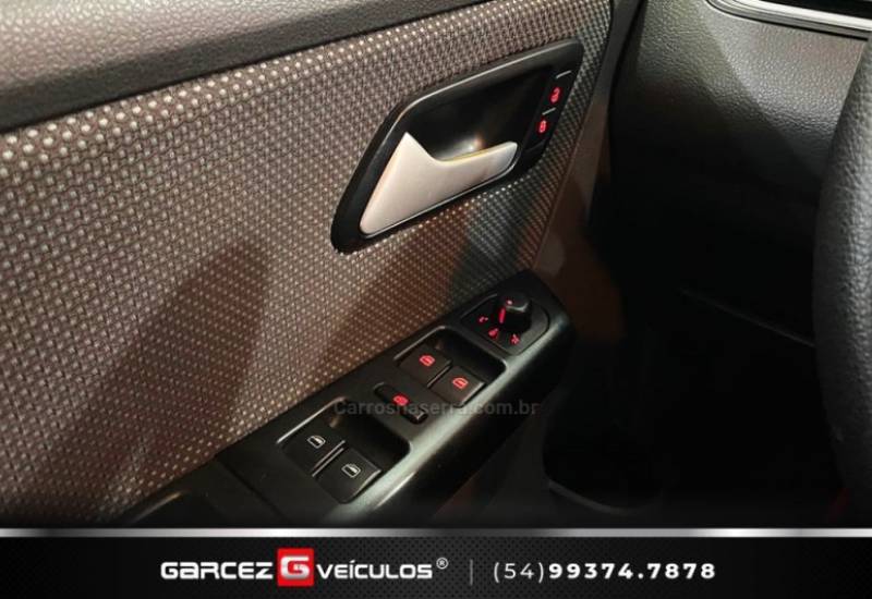 VOLKSWAGEN - FOX - 2010/2011 - Vermelha - R$ 34.900,00