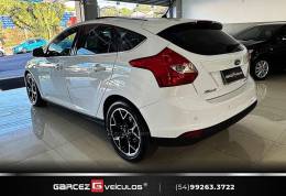 FORD - FOCUS - 2015/2015 - Branca - R$ 64.000,00