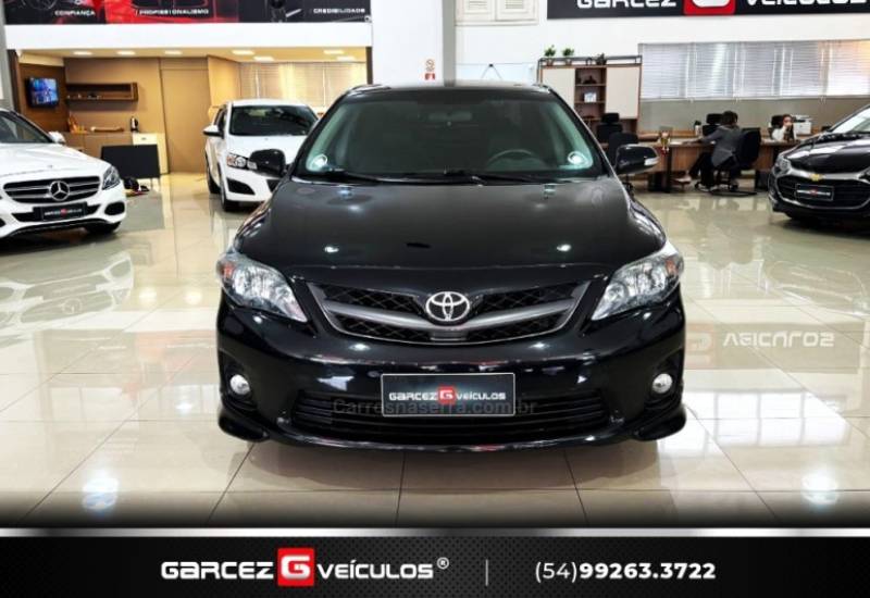 TOYOTA - COROLLA - 2013/2014 - Preta - R$ 75.900,00