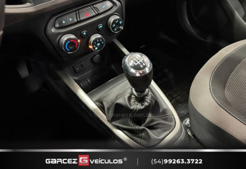 CHEVROLET - PRISMA - 2015/2015 - Vermelha - R$ 51.000,00