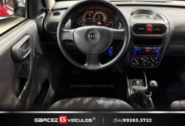 CHEVROLET - CORSA - 2003/2004 - Vermelha - R$ 23.900,00