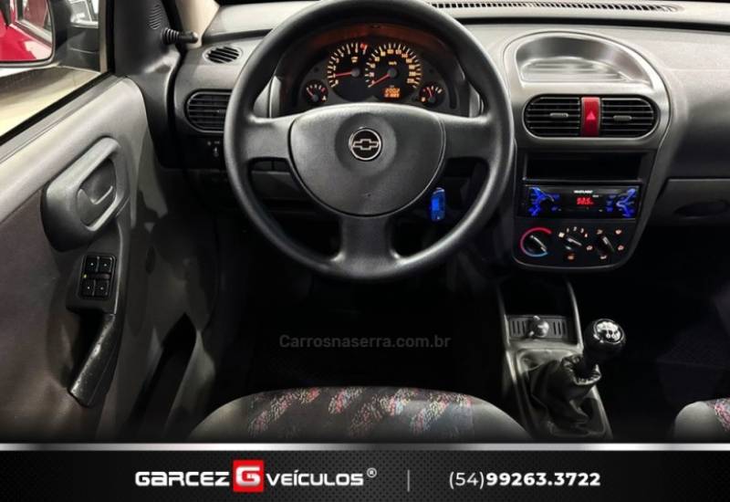 CHEVROLET - CORSA - 2003/2004 - Vermelha - R$ 23.900,00