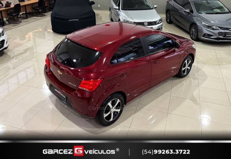 CHEVROLET - ONIX - 2016/2017 - Vermelha - R$ 65.000,00