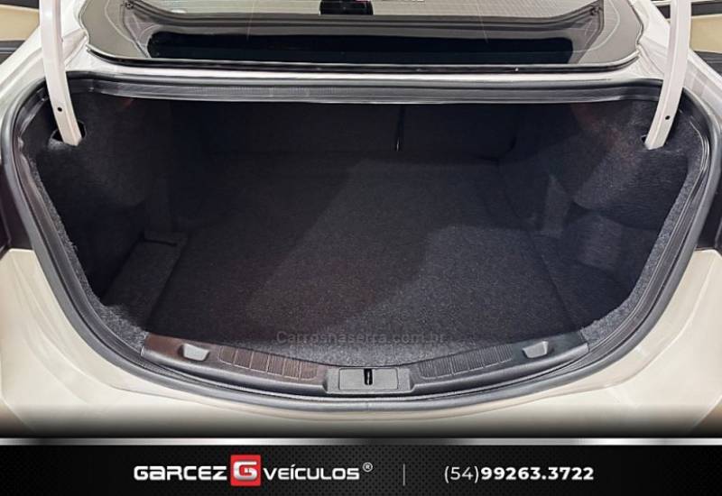 FORD - FUSION - 2016/2017 - Branca - R$ 110.000,00