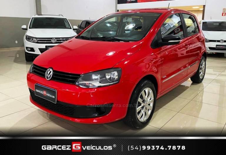 VOLKSWAGEN - FOX - 2010/2011 - Vermelha - R$ 33.900,00