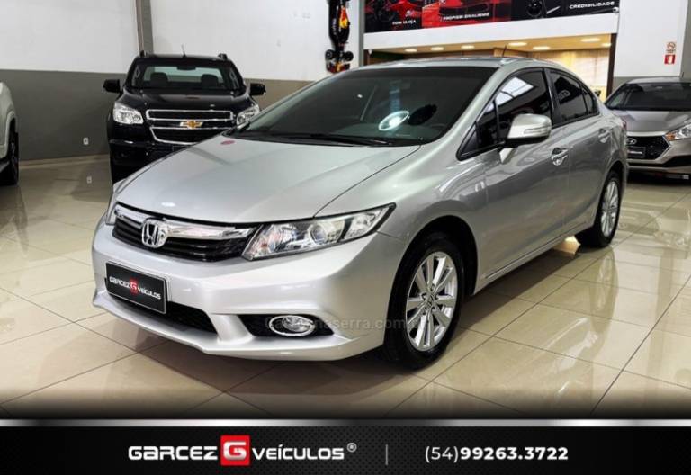 HONDA - CIVIC - 2013/2014 - Prata - R$ 74.900,00