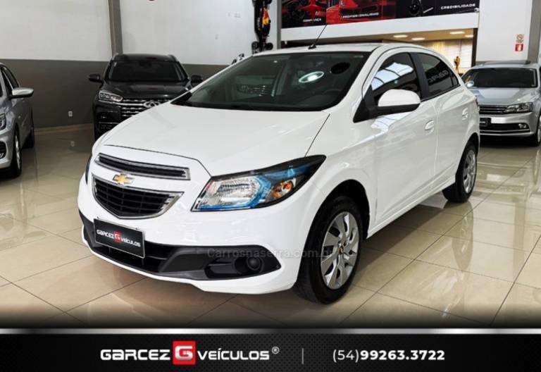 CHEVROLET - ONIX - 2015/2016 - Branca - R$ 55.900,00