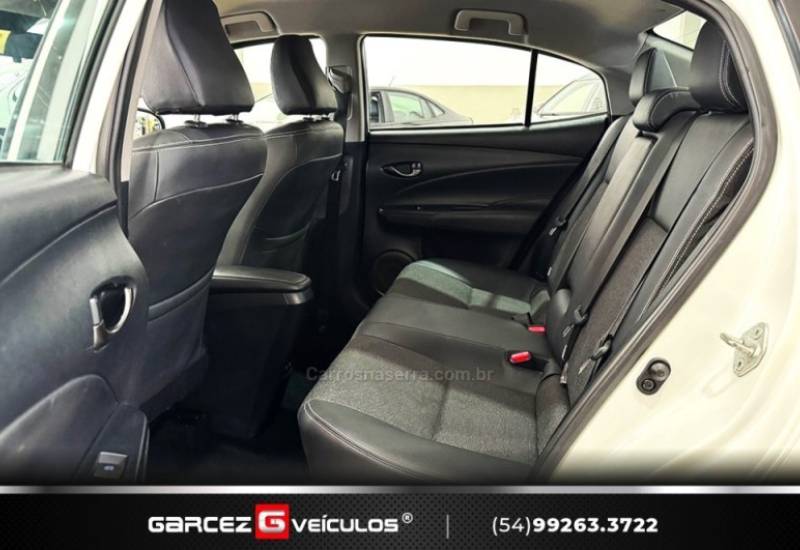 TOYOTA - YARIS - 2022/2023 - Branca - R$ 93.000,00