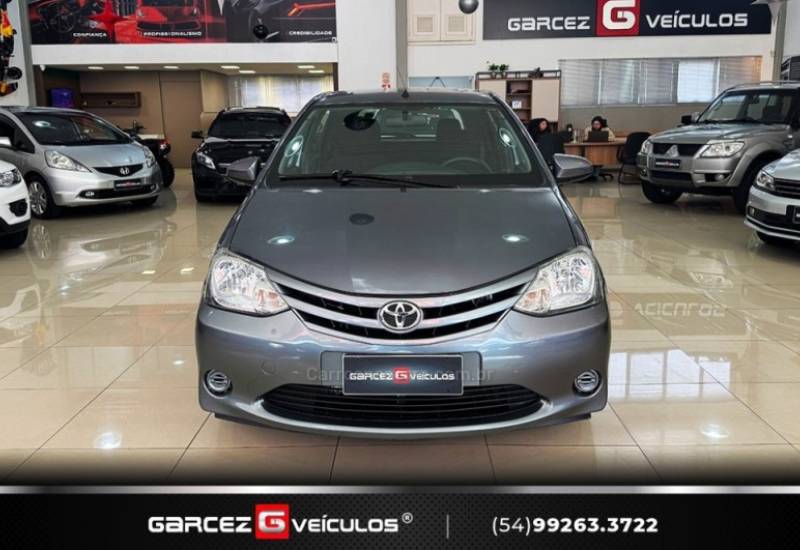 TOYOTA - ETIOS - 2015/2015 - Cinza - R$ 47.900,00