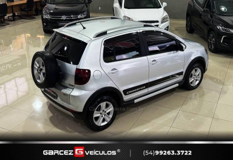 VOLKSWAGEN - CROSSFOX - 2010/2011 - Prata - R$ 45.900,00