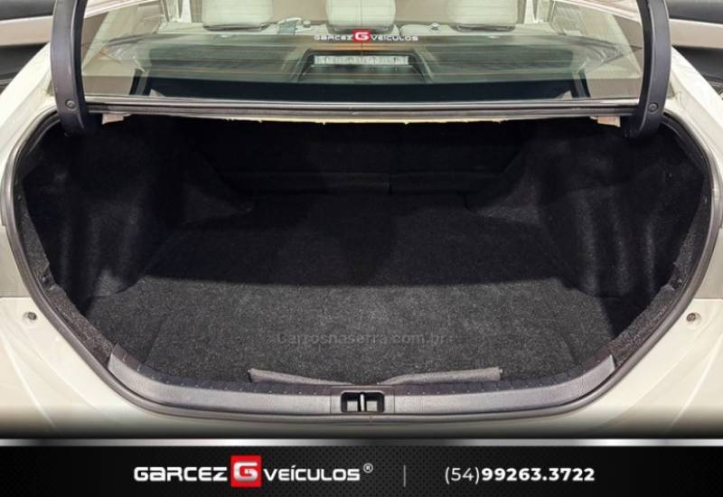 TOYOTA - COROLLA - 2015/2016 - Branca - R$ 88.000,00