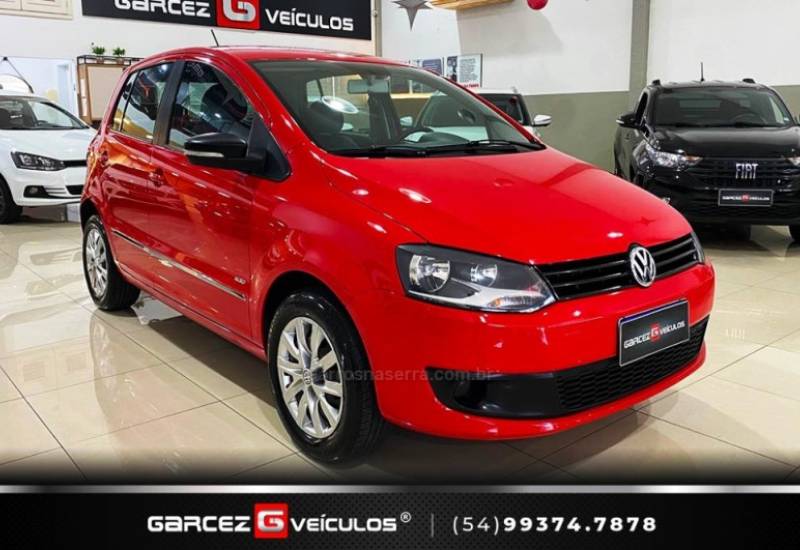 VOLKSWAGEN - FOX - 2010/2011 - Vermelha - R$ 34.900,00