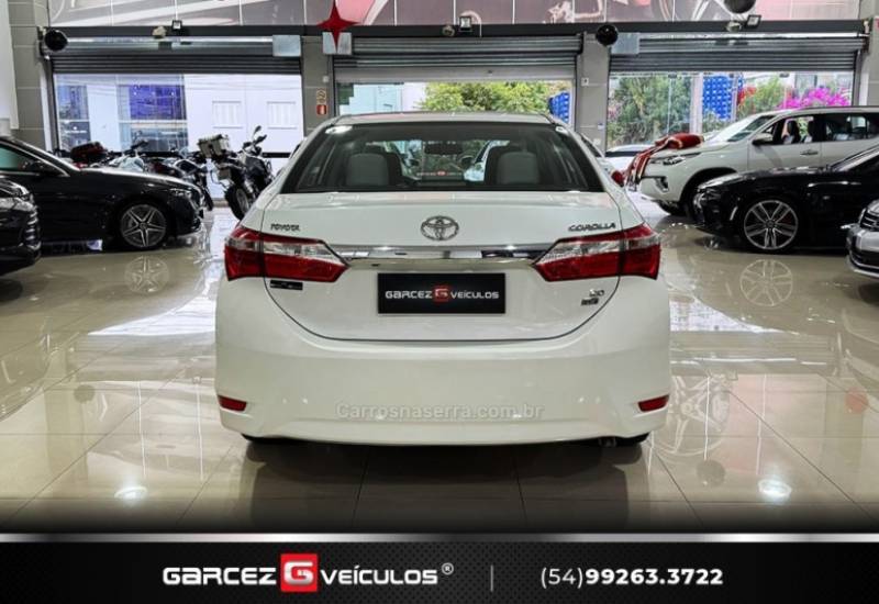 TOYOTA - COROLLA - 2015/2016 - Branca - R$ 88.000,00