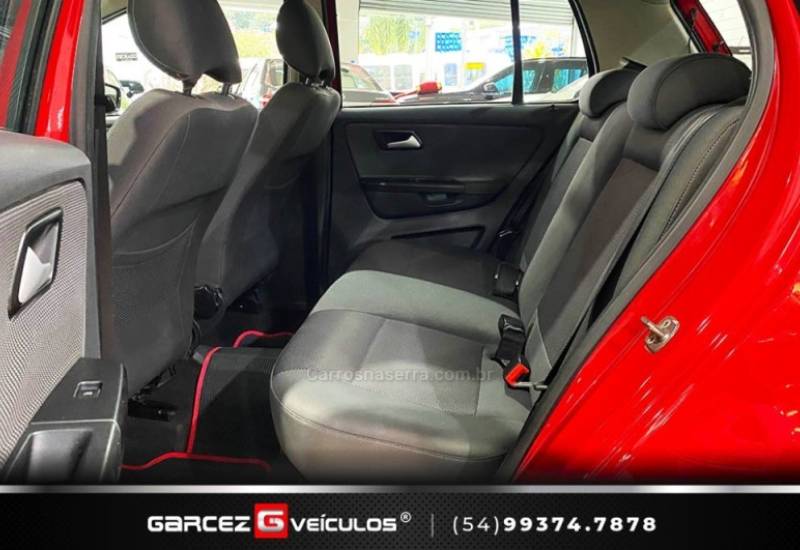 VOLKSWAGEN - FOX - 2010/2011 - Vermelha - R$ 34.900,00