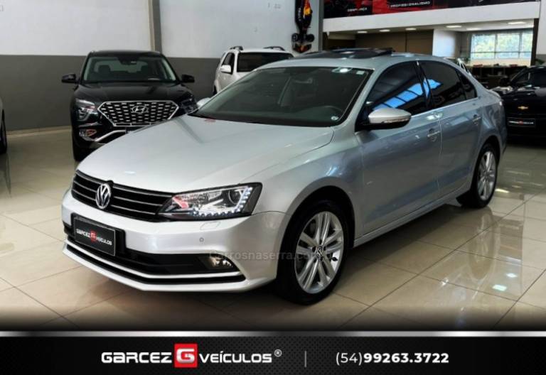 VOLKSWAGEN - JETTA - 2015/2016 - Prata - R$ 89.900,00