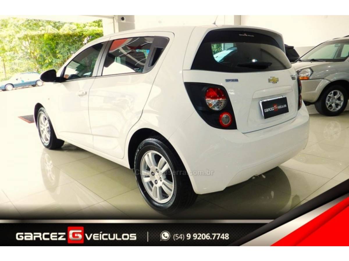 CHEVROLET - SONIC - 2013/2014 - Branca - R$ 42.900,00