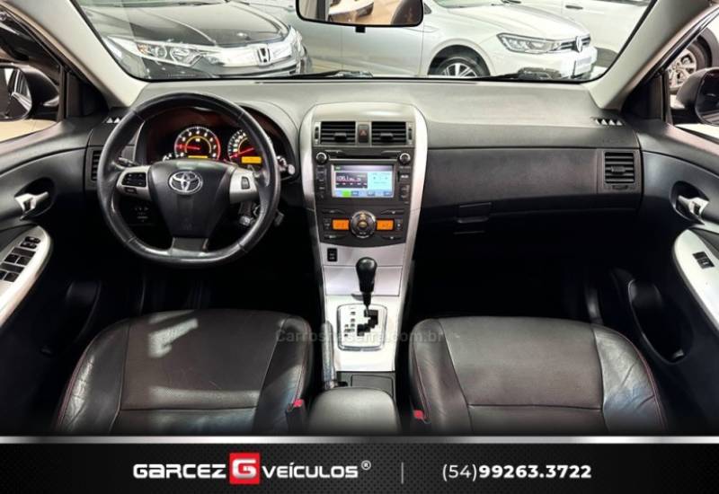 TOYOTA - COROLLA - 2013/2014 - Preta - R$ 75.900,00