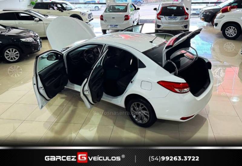 TOYOTA - YARIS - 2022/2023 - Branca - R$ 93.000,00