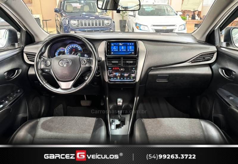 TOYOTA - YARIS - 2022/2023 - Branca - R$ 93.000,00