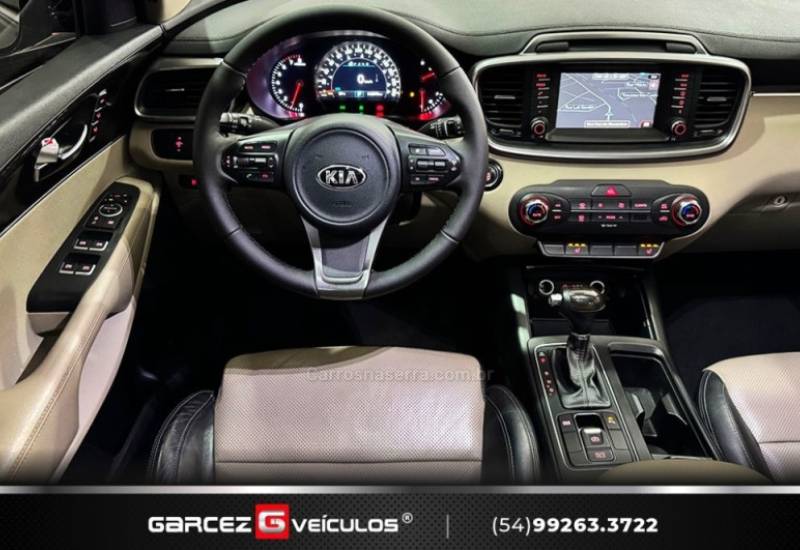 KIA MOTORS - SORENTO - 2015/2016 - Preta - R$ 119.900,00