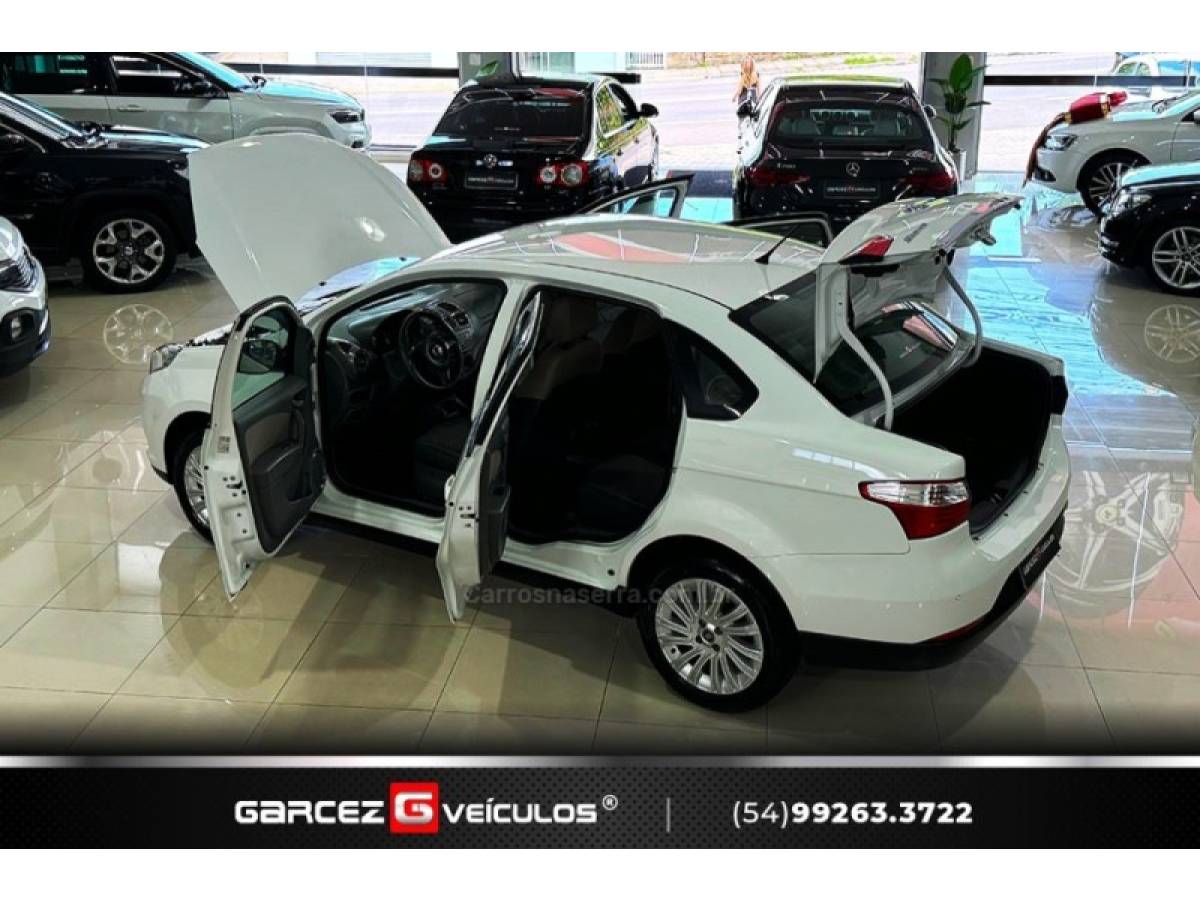 FIAT - GRAND SIENA - 2013/2014 - Branca - R$ 43.900,00