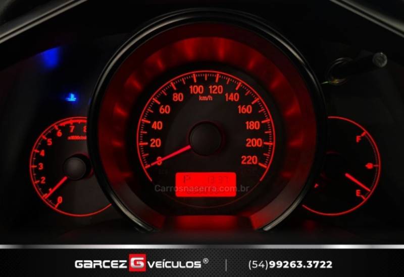 HONDA - FIT - 2015/2015 - Prata - R$ 65.900,00