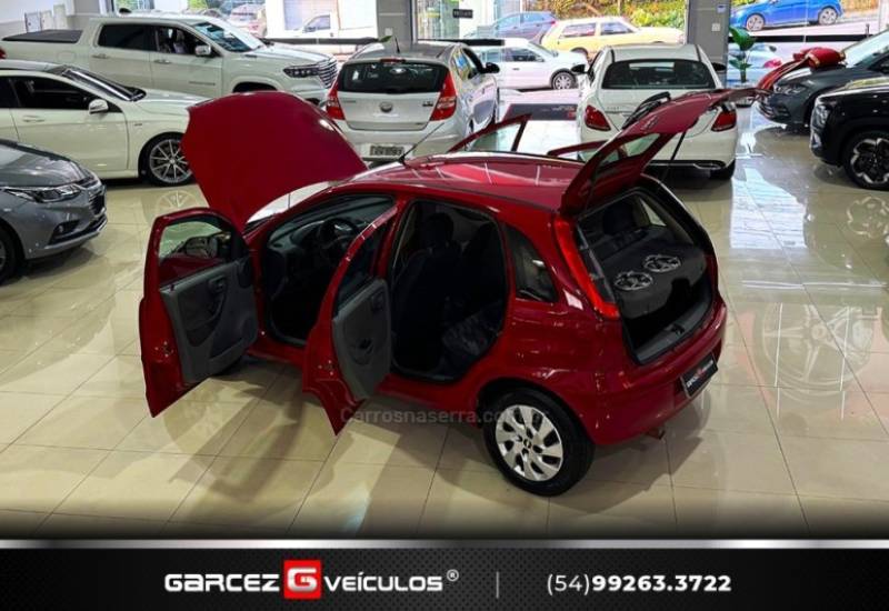 CHEVROLET - CORSA - 2003/2004 - Vermelha - R$ 23.900,00