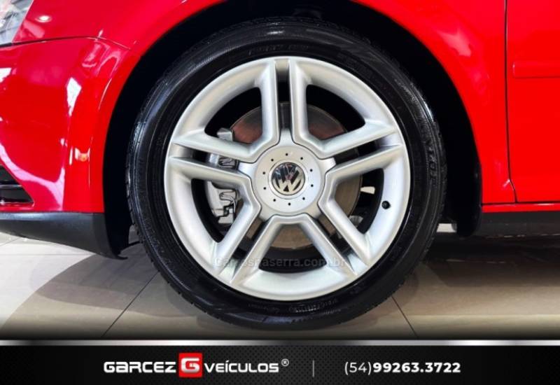 VOLKSWAGEN - GOLF - 2008/2009 - Vermelha - R$ 85.000,00