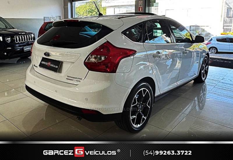 FORD - FOCUS - 2015/2015 - Branca - R$ 64.000,00