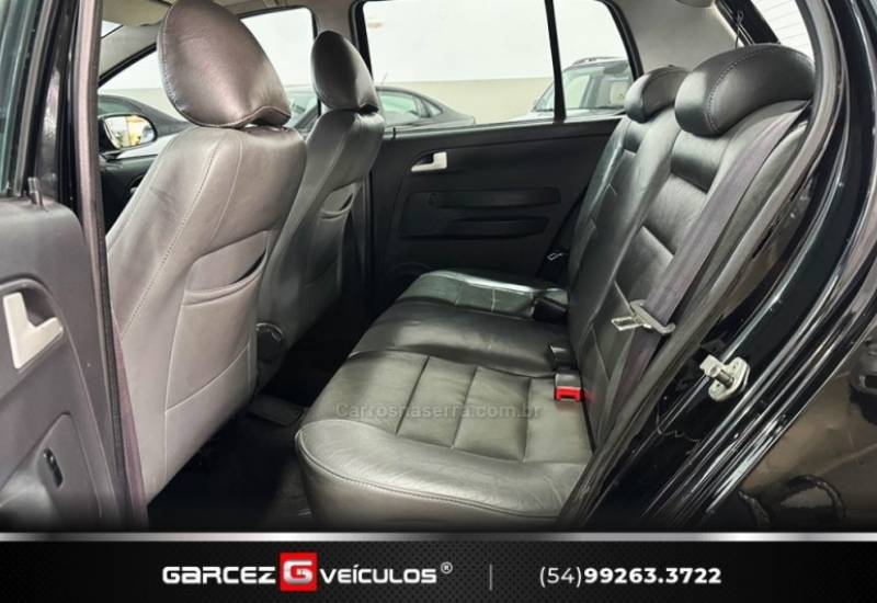 VOLKSWAGEN - CROSSFOX - 2005/2006 - Preta - R$ 32.900,00