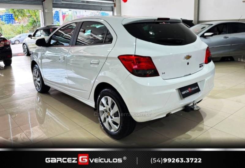 CHEVROLET - ONIX - 2015/2016 - Branca - R$ 55.900,00