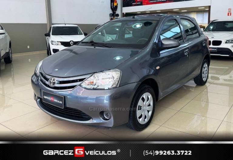 TOYOTA - ETIOS - 2015/2015 - Cinza - R$ 47.900,00