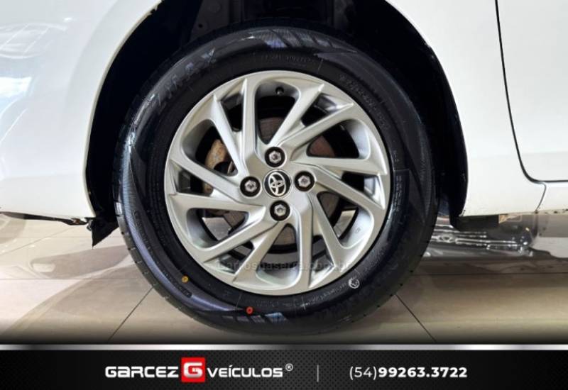 TOYOTA - YARIS - 2022/2023 - Branca - R$ 93.000,00