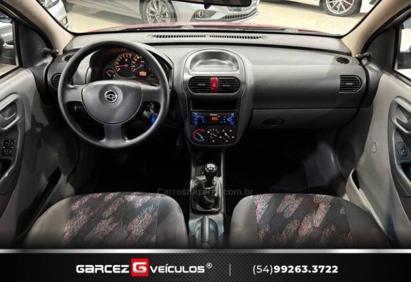 CHEVROLET - CORSA - 2003/2004 - Vermelha - R$ 23.900,00