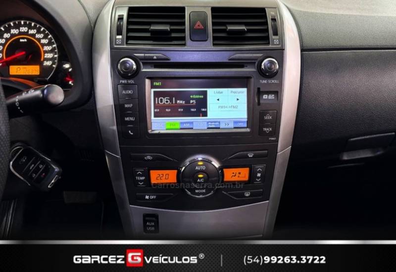 TOYOTA - COROLLA - 2013/2014 - Preta - R$ 75.900,00