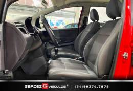 VOLKSWAGEN - FOX - 2010/2011 - Vermelha - R$ 34.900,00