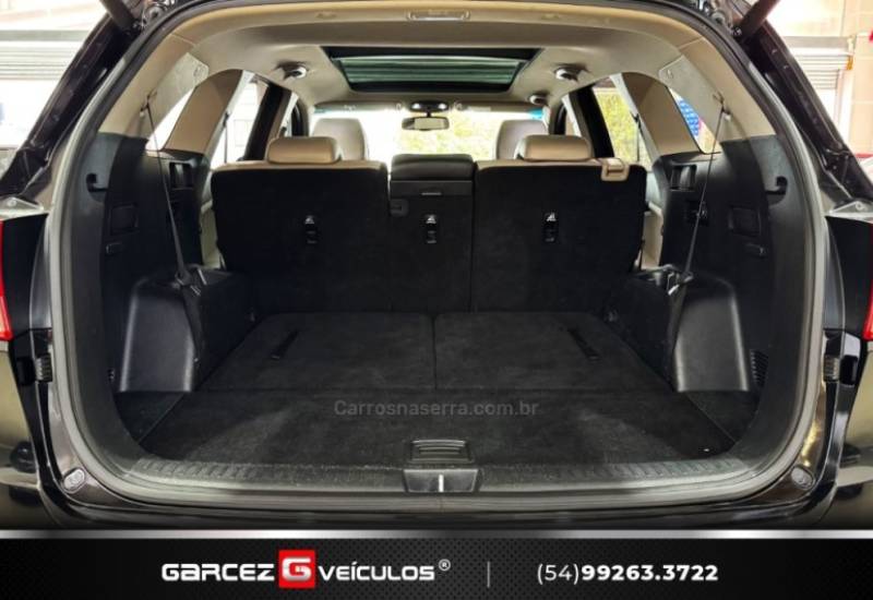 KIA MOTORS - SORENTO - 2015/2016 - Preta - R$ 119.900,00