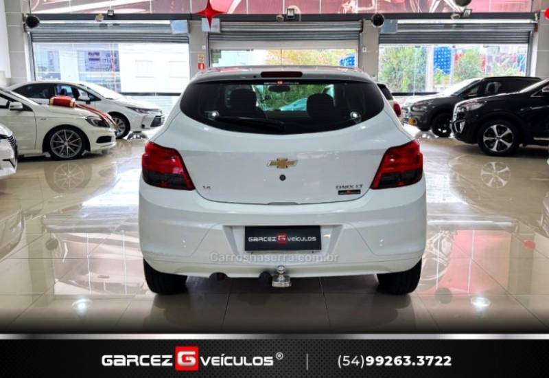 CHEVROLET - ONIX - 2015/2016 - Branca - R$ 55.900,00