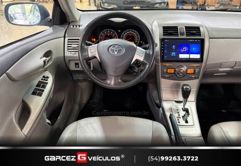 TOYOTA - COROLLA - 2008/2009 - Prata - R$ 58.900,00