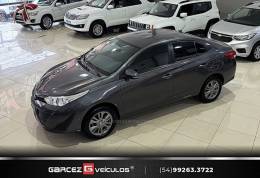 TOYOTA - YARIS - 2021/2022 - Cinza - R$ 84.900,00