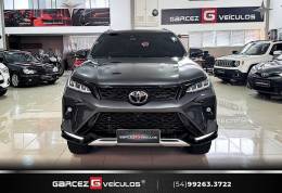 TOYOTA - HILUX SW4 - 2022/2022 - Cinza - R$ 339.900,00