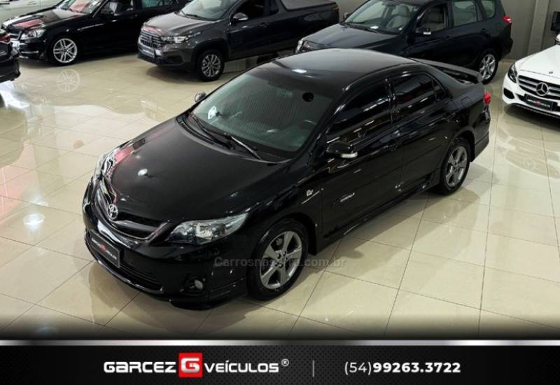 TOYOTA - COROLLA - 2013/2014 - Preta - R$ 75.900,00