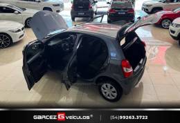 TOYOTA - ETIOS - 2015/2015 - Cinza - R$ 47.900,00