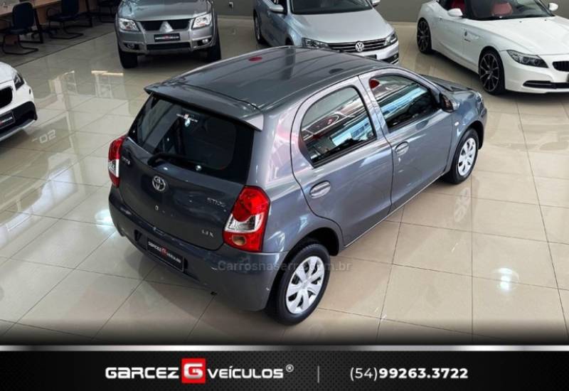 TOYOTA - ETIOS - 2015/2015 - Cinza - R$ 47.900,00