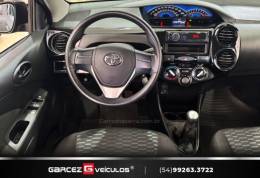 TOYOTA - ETIOS - 2015/2015 - Cinza - R$ 47.900,00