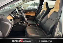 CHEVROLET - ONIX - 2023/2024 - Prata - R$ 97.900,00