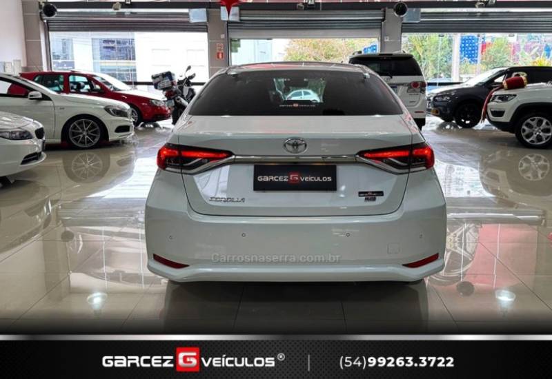 TOYOTA - COROLLA - 2022/2023 - Branca - R$ 136.000,00