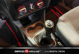 VOLKSWAGEN - FOX - 2010/2011 - Vermelha - R$ 34.900,00